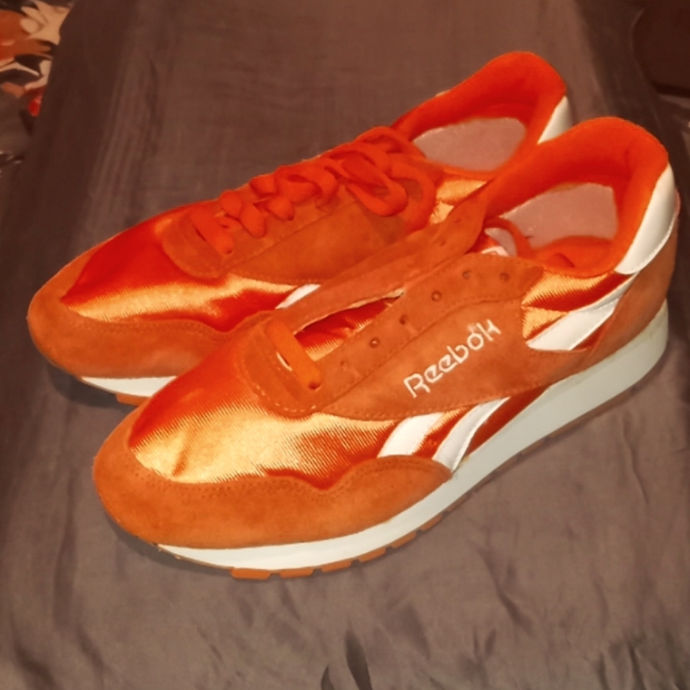 REEBOK classic 2000. Women's Running Shoes, Sz 8
